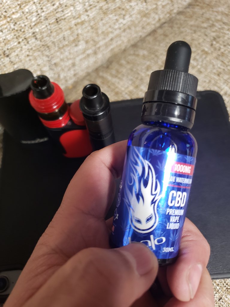 gangsong_vape's tweet photo. 着弾しました。
この #CBD リキッドは初めて使います。
これで #KOI から始まった、#CBDリキッド も、6種類目。
#Fog1 で頂きます。
#Vapehubjp https://t.co/zpyEuydGGN
