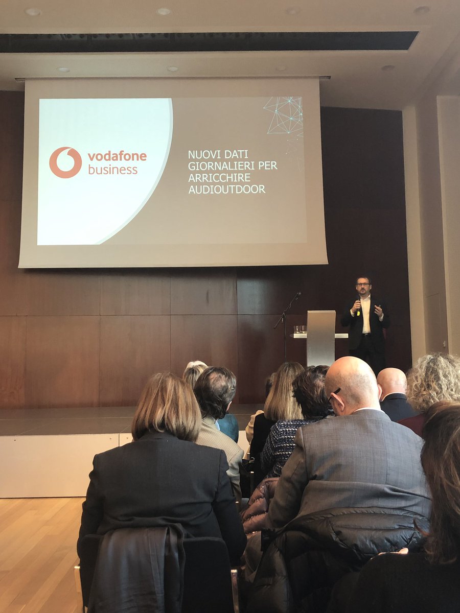 IGPDecaux's tweet photo. Audioutdoor ha chiuso un accordo con Vodafone per poter migliorare la ricerca attraverso nuovi dati che permettono di fornire maggiori dettagli e valutazioni su audiece ed efficacia delle campagne OOH: #igpdecaux #ooh #audioutdoor @zelmik https://t.co/OeRsB6LkC4