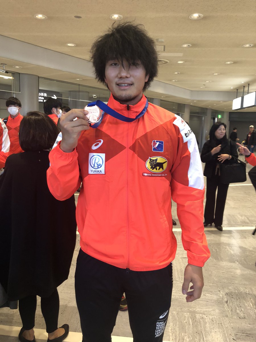 Handball Station Pa Twitter 成田に降り立った彗星japanの中島で注目したのは弱冠18才で代表デビュー 最終のバーレーン戦でほぼフル出場した吉田守一 筑波大1年 だ とにかくでかい 最重量の108 まで身体を大きくしたという 常に前向きな発言も好感を抱いた