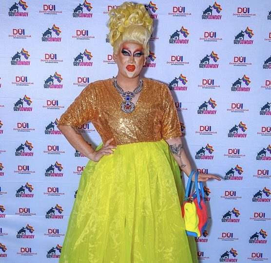 BlackDynasty16's tweet photo. SHE IS THE CROWNED QUEEN OF MISS FIRST NATION 2019 BRISBANE QUEEN CHOCOLATE BOXX 😍 Chocolate is one of Australia’s Fiercest Queens and took home not only the Crown but Miss Talent & Lip Sync Superstar 😍 #Aussiequeens #FirstNations #deadly #missfirstnation https://t.co/J1nkj3gP8p