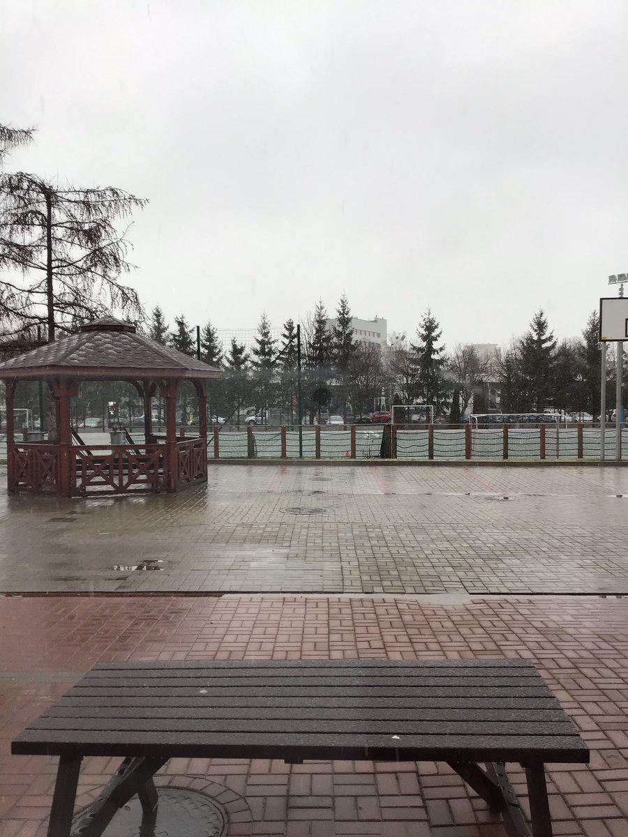 fearn_mrs's tweet photo. Snow has finally arrived @TBSWarsaw it may have frozen the pitch but it didn’t freeze yr 8’s enthusiasm for football. Football skill and fitness based circuit #technique #fitness #activelearning #refineskills #challengeyourself @TBSPhysEd https://t.co/Csl5sgsKcI