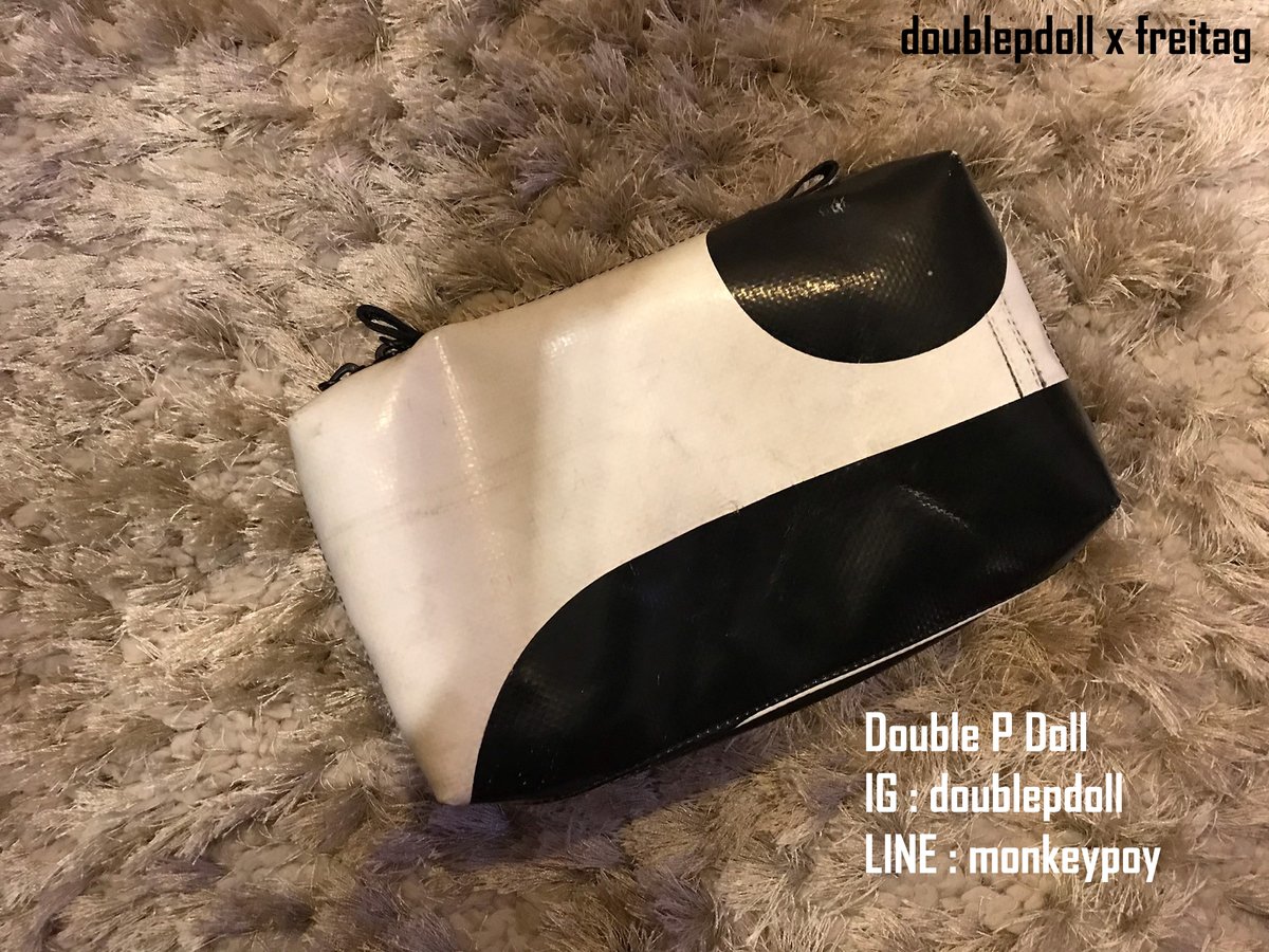 monkeypoytutor's tweet photo. FREITAG F36 WAYNE

มือ 1 จาก SEOUL

⚽ขาว-ดำ สุดคูล⚽

ราคาใบละ 6,666 บาท

#doublepdoll #doublepdollxfreitag #freitagthailand #freitag #frtg #freitagerthailand #freitager #gonewithfreitag #freitaglover #freitagbag #freitagwayne #wayne #f36wayne https://t.co/wQXT8E49Gb