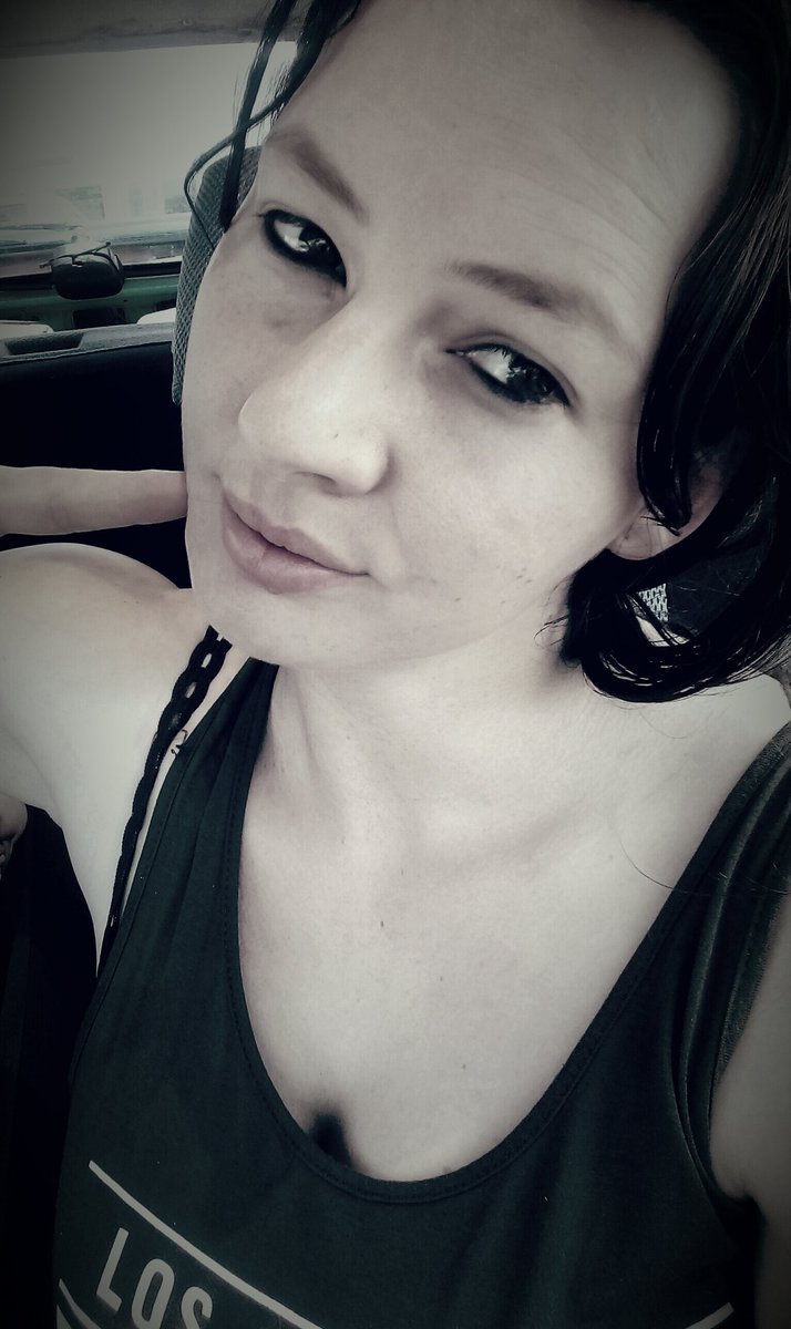 karenesterhuiz1's tweet photo. Black and white or  colour? https://t.co/FLJyxHqGz1