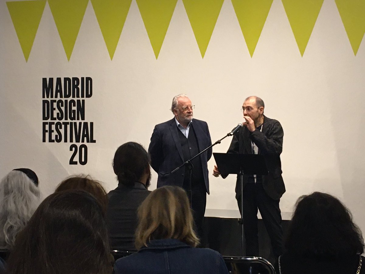MadridDesignF's tweet photo. “Esta muestra busca bajar al terreno del diseño cotidiano, hacernos re-verlo, dejar que los objetos hablen sobre su creación, funcionalidad y estética” @julicapella sobre #Funciono #Exposiciones #MDF20 https://t.co/GLAC0ipdoV