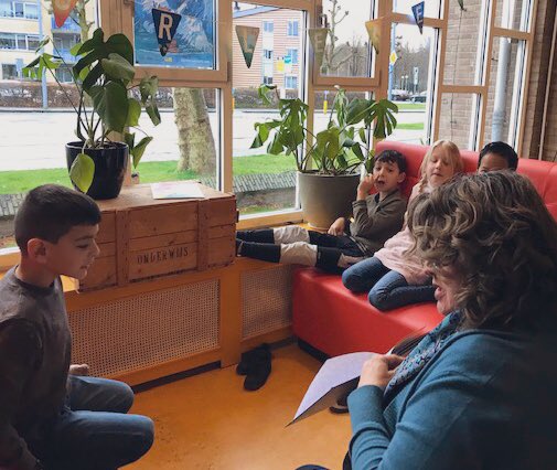 Msteffenswater's tweet photo. Het was weer heerlijk, dit keer met de kinderen van juf Renate op de dr. J.P. Heijeschool ☺️

#nationalevoorleesdagen
#voorlezen #Moppereend #Liselotje https://t.co/tPSrhaHOD4