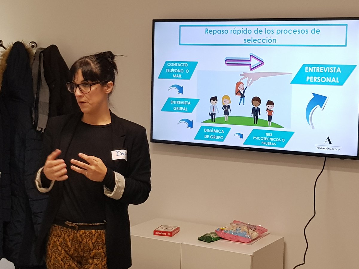 adecco_fundac's tweet photo. Comenzamos este miércoles con un taller impartido por nuestra consultora en integración @Deliasalinero, a través del cual trabajamos las #habilidades necesarias para superar con éxito un proceso de #selección, tanto dinámicas de grupo como la prototípica entrevista individual. https://t.co/u7mUtEMJKv