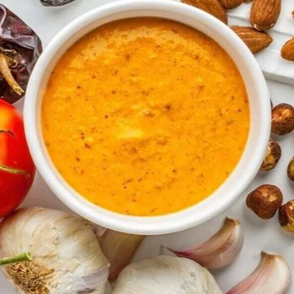 LaServiTeca's tweet photo. 🔥🔥tєmpѕ dє cαlçσtѕ🔥🔥
I que és més important que uns bons calçots? Una bona salsa!!!
Mira la recepta de la Cecilia al nostre web. #linkinbio👈 .
.
#somteca #tecabona #calçots #calçotada #salsadecalçots #quebotot https://t.co/2zhaitkFI3 https://t.co/RKScEEApCY