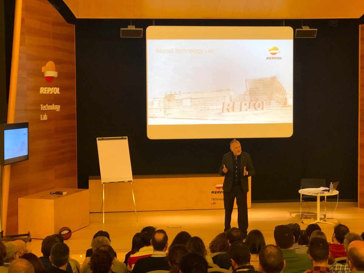 thinkandaction's tweet photo. La #confianza es la única herramienta para combatir el #miedo en los diferentes campos de la vida.
El ser humano nace con #miedos y los vamos superando.
Lo importante es identificarlos y actuar.
Hoy @JoseMGasalla con @thinkandaction, @fb_think y #RepsolTechnologyLab. https://t.co/lKiMapuWpF