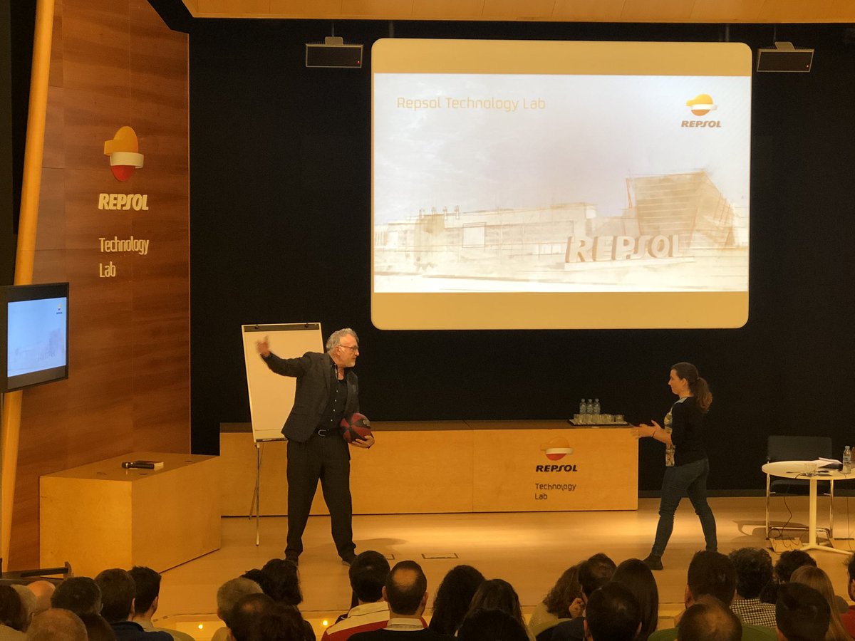 thinkandaction's tweet photo. La #confianza es la única herramienta para combatir el #miedo en los diferentes campos de la vida.
El ser humano nace con #miedos y los vamos superando.
Lo importante es identificarlos y actuar.
Hoy @JoseMGasalla con @thinkandaction, @fb_think y #RepsolTechnologyLab. https://t.co/lKiMapuWpF