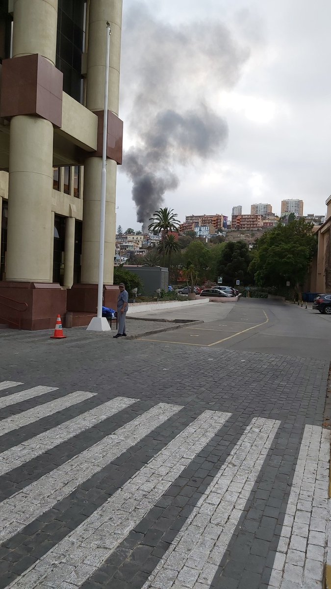 Felipe_Escobar's tweet photo. Al parecer un incendio. #cooperativa  #biobiochile https://t.co/Wi67UuyCwj