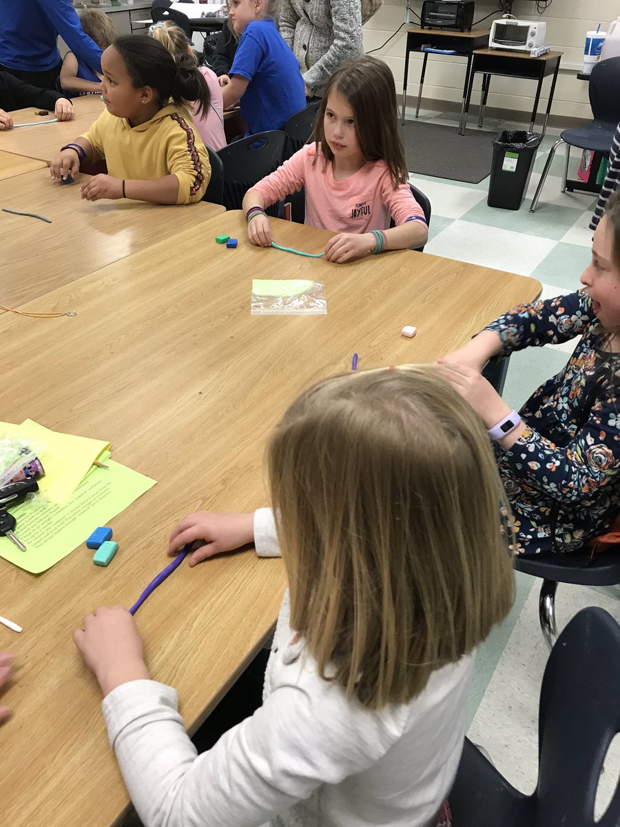 ShirahStacy's tweet photo. We had a wonderful time at Alice Drive’s STEAM night! My girls absolutely loved all of the hands on learning. 😊 Great job Alice Drive! @AliceDrive_Elem #thehiveonthedrive https://t.co/lyBnJ4STeK