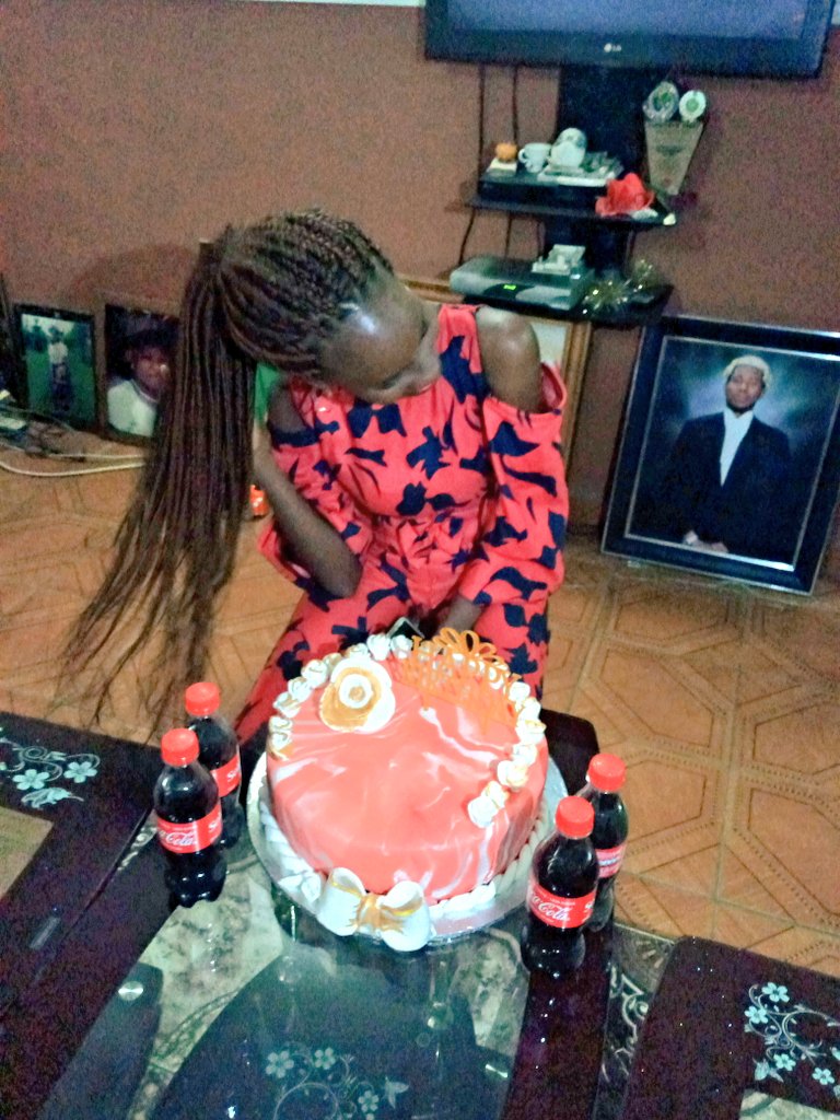 obiage_li's tweet photo. I bake cakes, they are affordable
Just A DM away
#gwagwalada
#AbujaTwitterCommunity 
#uniabujafees
Yahoo Yahoo https://t.co/dHnf8xzSyA
