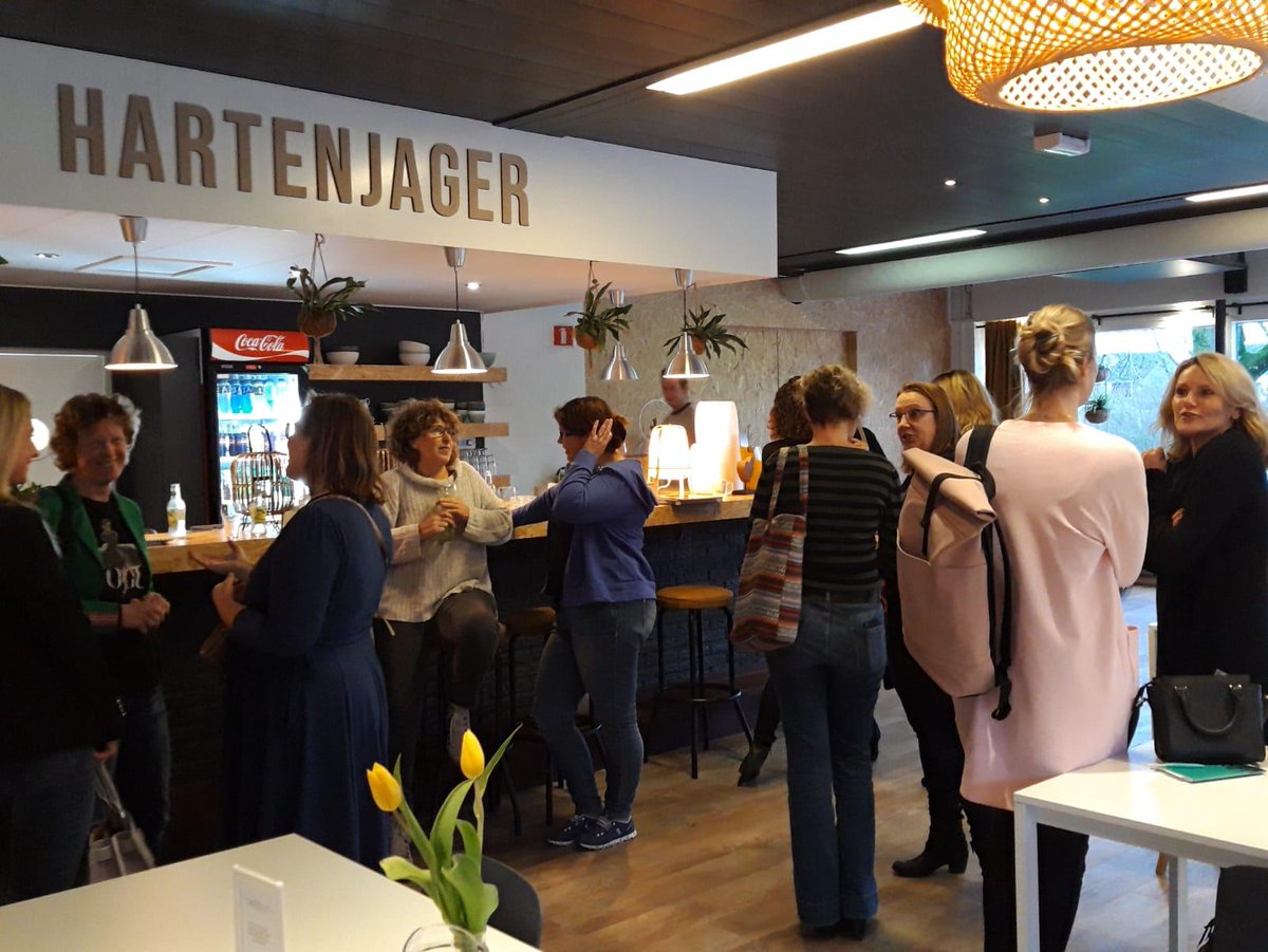 Op 28-01-2020 waren er ruim 20 ondernemende vrouwen uit Altena bij elkaar tijdens de eerste zakelijke speeddate-sessie in de Hartenjager in Giessen.
Ze legden waardevolle contacten en maakten kennis met elkaars expertise. Dank <a href="/Perswinkel/">Marianne Sijberden</a> voor de fijne organisatie! #netwerken