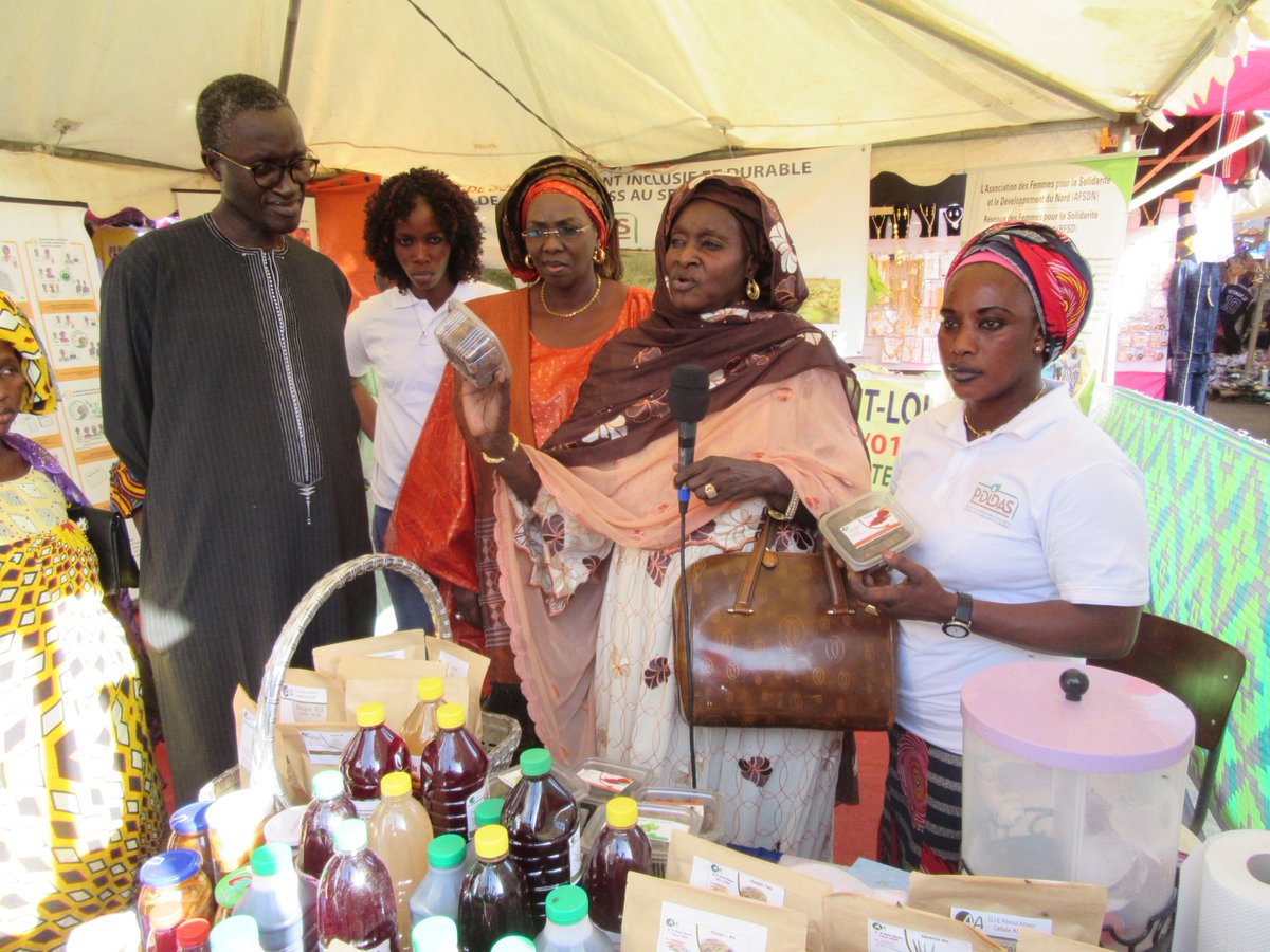 PdidasOfficiel's tweet photo. Le #PDIDAS a participé du 05 au 20 janvier 2020 à la Foire Internationale de Saint-Louis (FISA). Cette seconde édition fut marquée par l’exposition au niveau du stand PDIDAS de Groupements féminins bénéficiaires de financements du Projet et intervenant dans la production et... https://t.co/lVBOSrKzRR