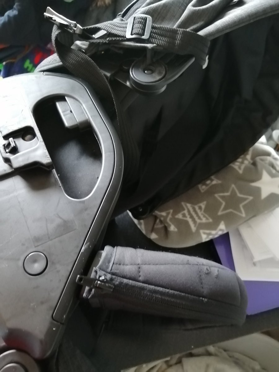 tHe_ReAl_PhilT's tweet photo. @Joie_Baby  on the school run this morning and our dlx stroller chasis buckled and wheel snapped off leaving me and my 9 month old in the middle of the road. Had to carry both home with a 4 year old on his bike too! https://t.co/0DkeFG6use