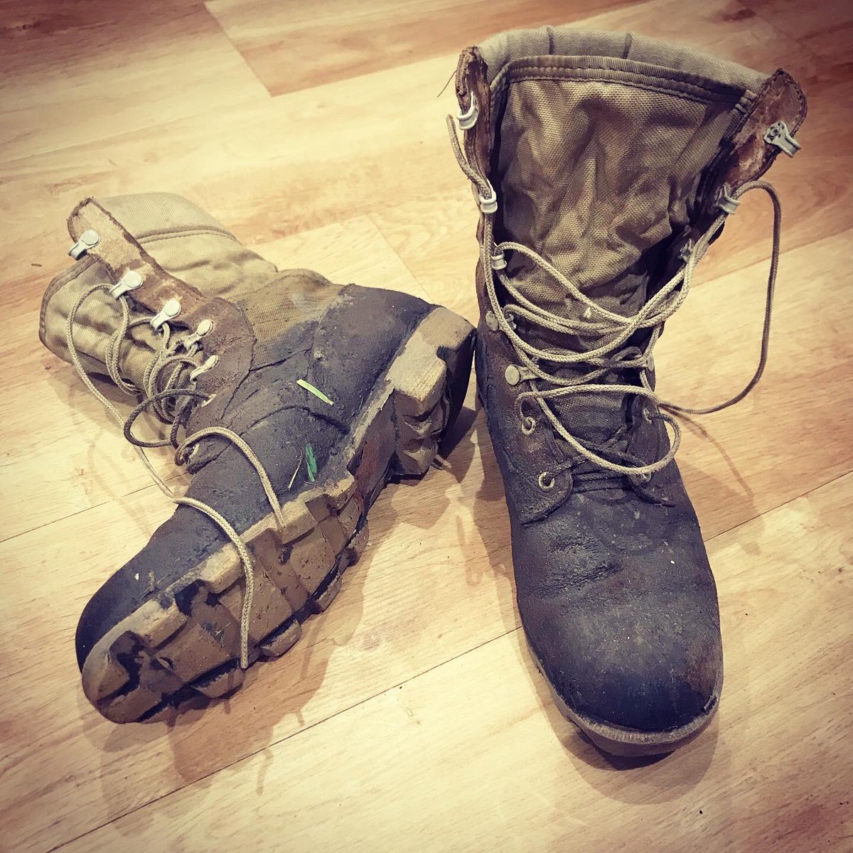 AmyasGodfrey's tweet photo. These are my #boots. I am #training for the @LondonMarathon in them because I am going to #run in full combat gear to raise money for @CombatStress.  The great people at @Altamaboots are #donating a new pair for my #challenge. Thanks!  https://t.co/pdqeIthHAT https://t.co/v9c5Rq8y7A