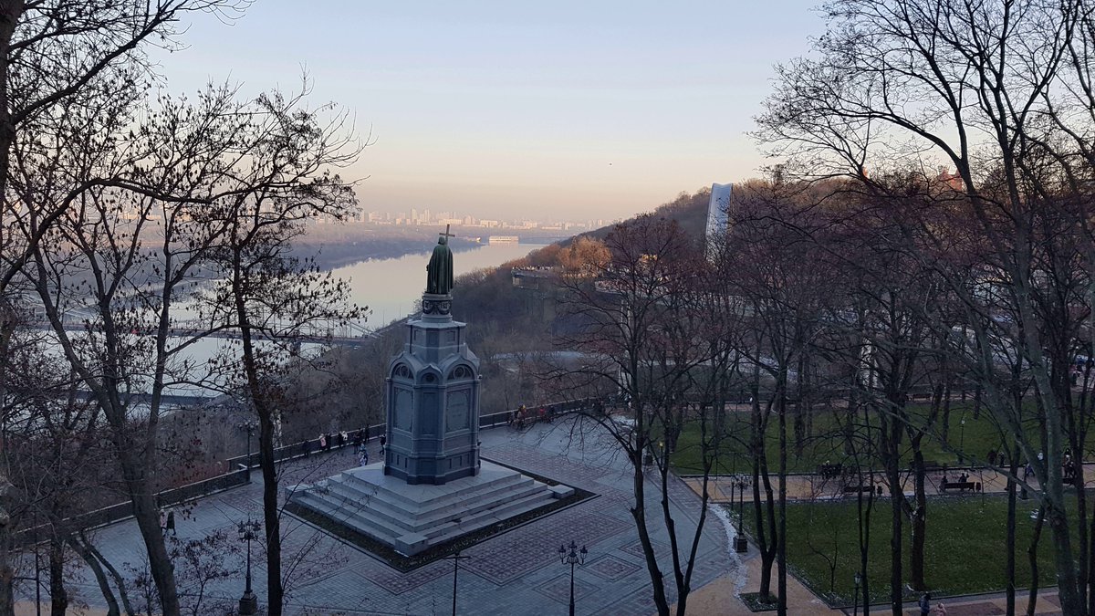 UkrainaTravel's tweet photo. THIS WINTER KIEV without SNOW - Vladimir Hill View

#excursionsinkiev #toursinukraine #transferkyiv https://t.co/ExchsNQWlG
