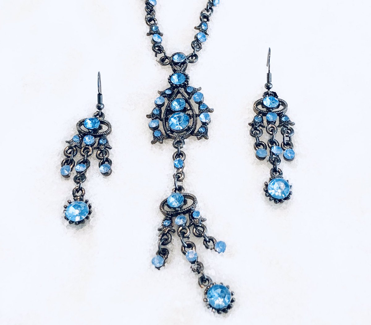 BBrillance's tweet photo. ❄️Diamants Bleutés💎Une Couleur Vibrante et Magnifique 👌Les Bijoux 1099 sont disponibles sur https://t.co/NB0pwPU8wB ✨ #BijouterieBrillance #bijoux #bijouterie #jewels #Deschambeault #Portneuf #Gentilly #Champlain #Becancour #Nicolet #SaintGermain #ActonVale #Roxton #Waterloo https://t.co/hce1hJ4cXu