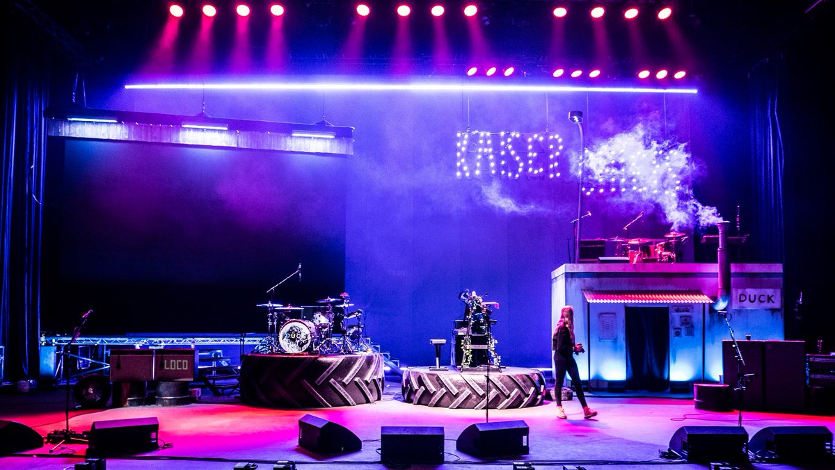 BrilliantStages's tweet photo. Brilliant, along with the help of our scenic dept, @thesceniclabs, had the pleasure of producing the stage set for local band @KaiserChiefs!

The band also visited the facilities on @ProductionPark_ to undertake a production rehearsal in the studio.

#BuildingSomethingBrilliant https://t.co/yETz3MZs93