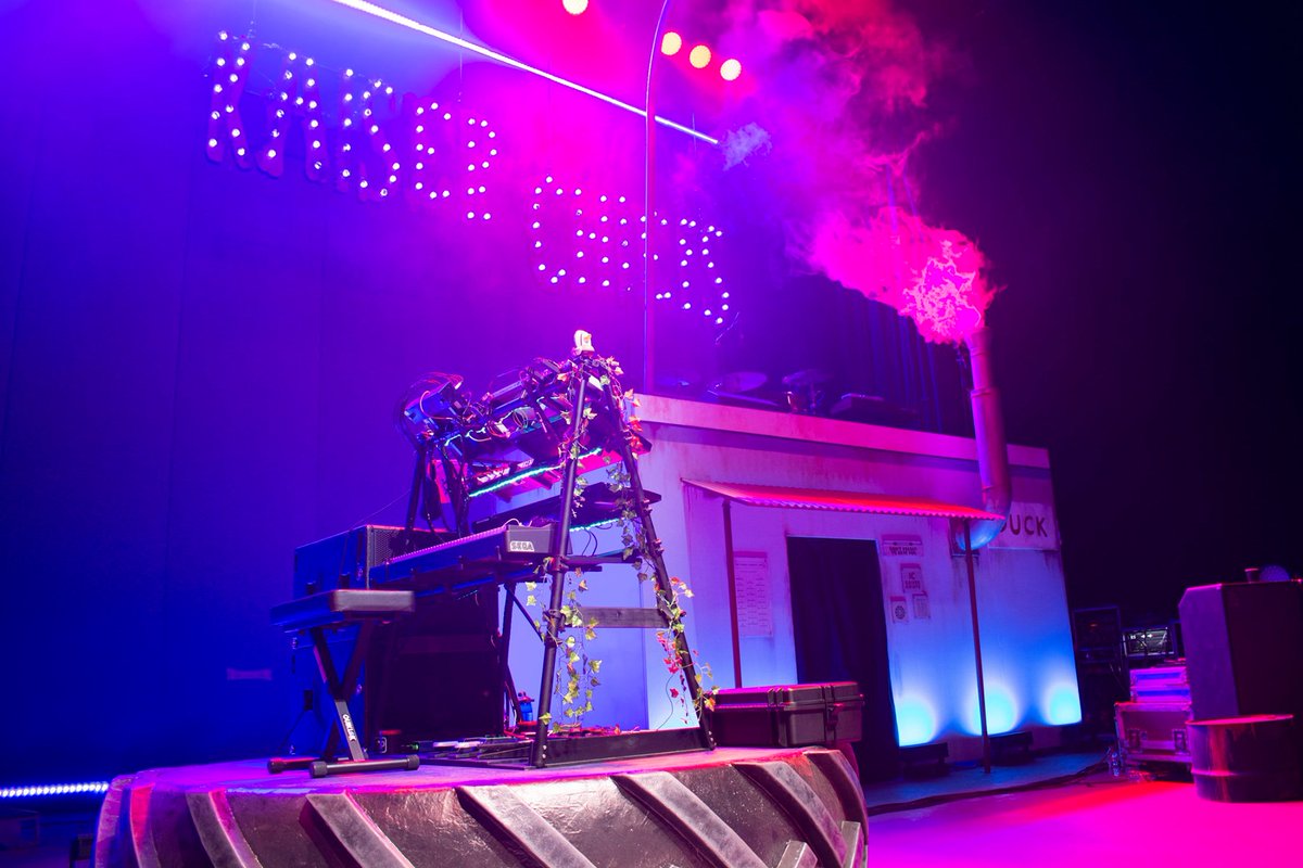 BrilliantStages's tweet photo. Brilliant, along with the help of our scenic dept, @thesceniclabs, had the pleasure of producing the stage set for local band @KaiserChiefs!

The band also visited the facilities on @ProductionPark_ to undertake a production rehearsal in the studio.

#BuildingSomethingBrilliant https://t.co/yETz3MZs93