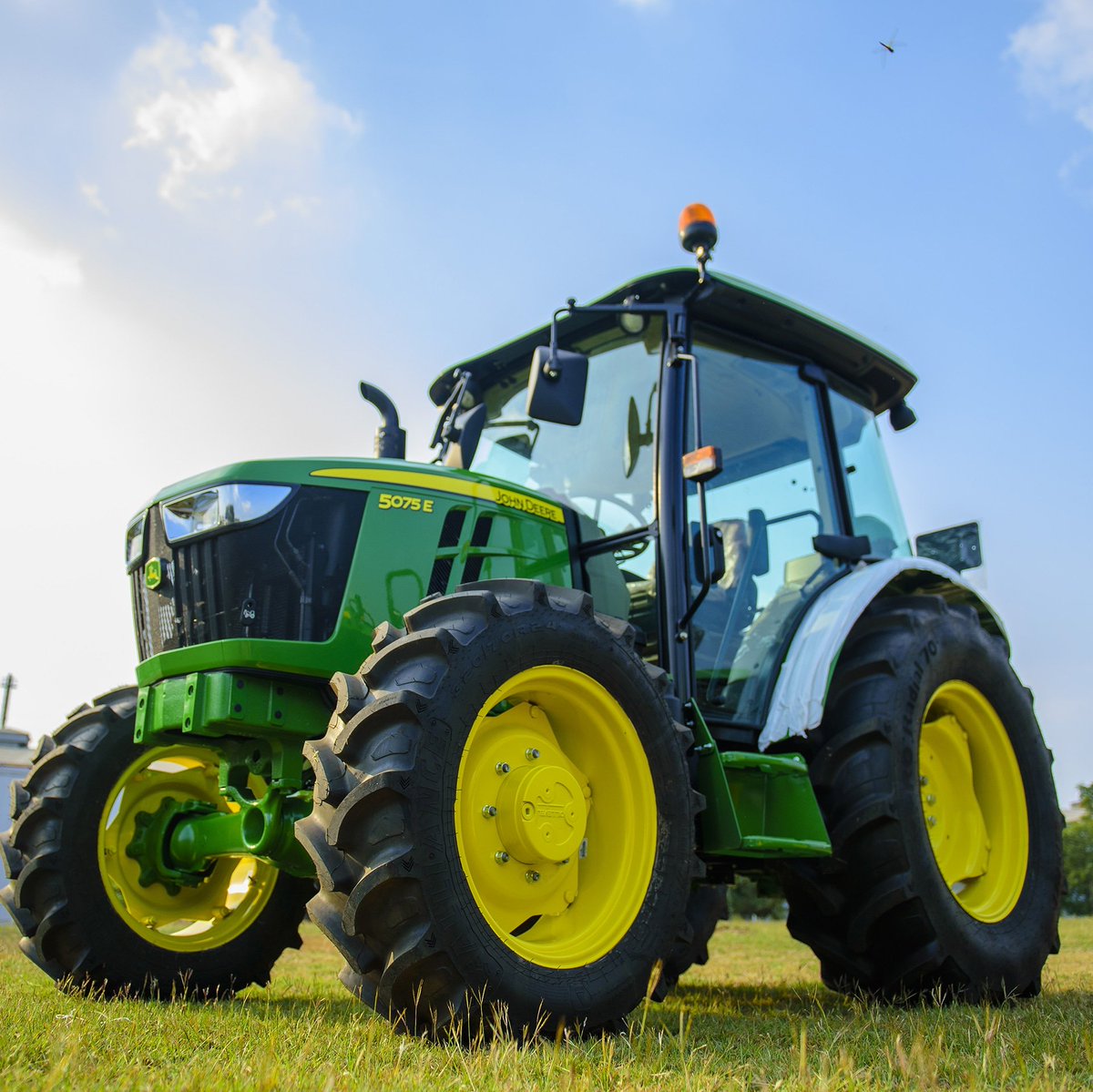 TATAafricangltd's tweet photo. ALL WEATHER MACHINE

.. Come rain, come shine.

#airconditionedcomfort #Farmingsolutions #farminglikeaboss
#machinecrush #machinecrushwednesday

#TAT #mechanizedfarming #grownigeria #food #johndeere follow @tataafricangltd for updates and enquiries or call +2347033668542 https://t.co/WYljX84mvR
