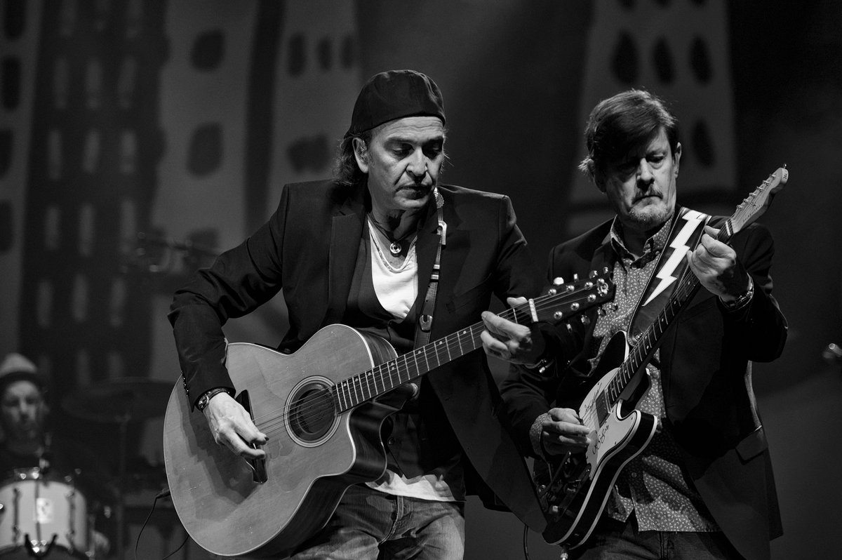 ArcoirisLS's tweet image. 💡 Inauguración de lujo del @guitfestbcn 2020 con el sold out de @los_secretos 🎸 en el Gran Teatre del @Liceu_cat.
📸@theprojectbcn
#LosSecretos #GuitarBcn #GranTeatreLiceu #welovemusiq #arcoirislightingsystems #arcoirislighting #ledlights #iluminacionbcn #iluminacionconciertos