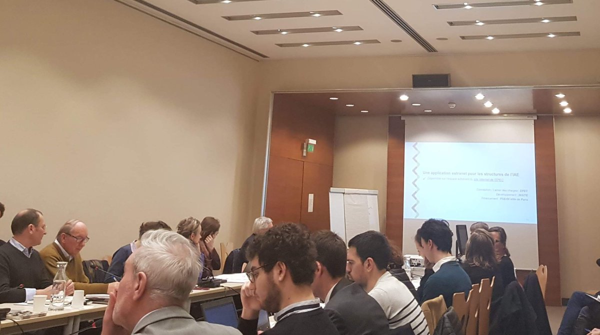 Ce matin, la FFB Grand Paris participe au comité de pilotage clause sociale de #Paris, organisé par l'@EpecParis, à l'Hôtel de Ville.