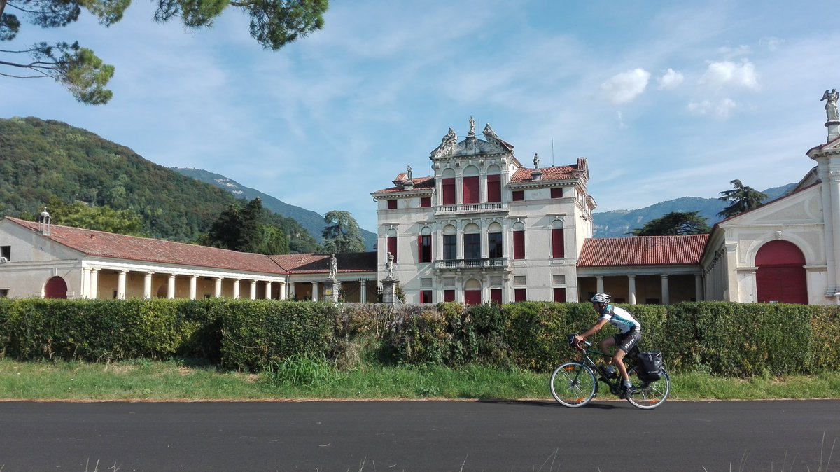 Villa_Angarano's tweet photo. Contrà Corte #SantEusebio is one of the most fascinating streets of #Brenta's #bikeroute! Don't you agree? #villaangarano #biketour #bikeride #bassanodelgrappa #trento #valsugana #giroinbici #winetour #vicenza #trentino #BreganzeDOC #veneto #villevenete #AndreaPalladio #unesco https://t.co/5tUEwovOPR