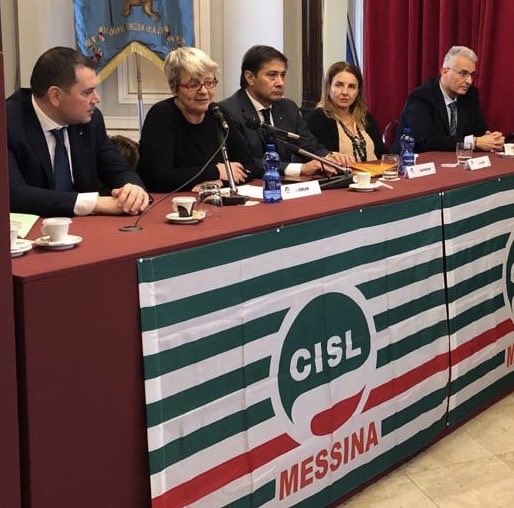 CislNazionale's tweet photo. 👉 Bisogna far dialogare nel territorio le imprese con la #scuola, con l’università, con la ricerca, per creare quelle competenze che oggi servono nel mondo del #lavoro al Sud ed in tutto il paese. La formazione farà la differenza: @FurlanAnnamaria da CG @CislMessina https://t.co/hWqrZnsvaJ