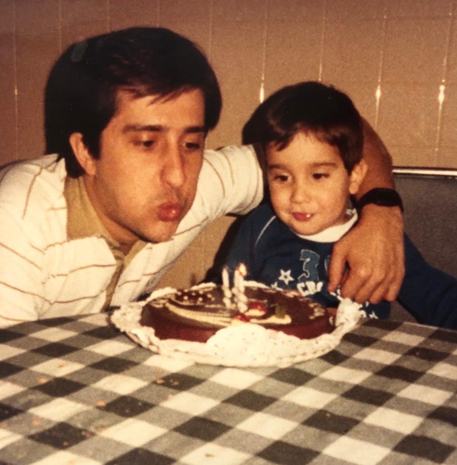 AlexUbagoficial's tweet photo. Hoy hace 39 años que vine al mundo! Y 69 que vino al mundo mi padre! 
Sabíais que cumplimos años el mismo día?
Felicidades papá! 
Y felicidades a mí mismo ☝🏼🤣 🎂 https://t.co/1aGHMbKtcy