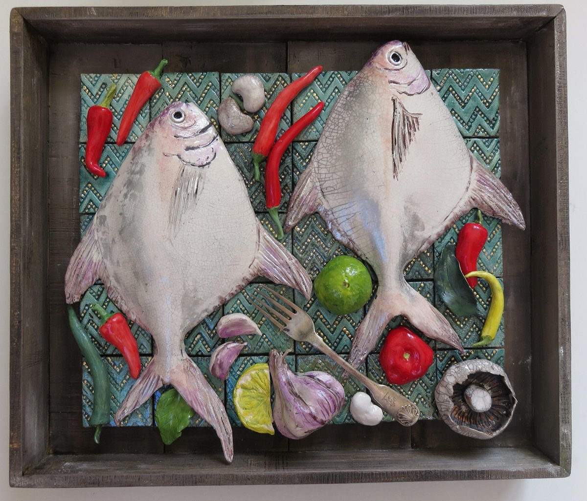 Some exotica from the Indian ocean - Two Pomfet Fish and Chillis, from my Inspiration India series.

#raku #ceramic #mixedmedia #reclaimedwood #prints #limitededition #handembellished #wallart #handmade #beautifulart #fruitbox #vegbox #pomfretfish #chillis #InspirationIndia