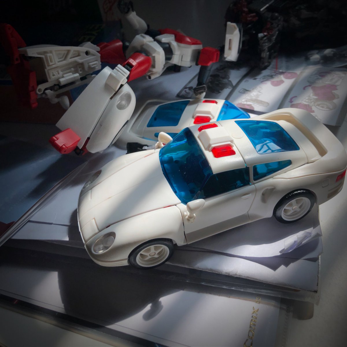 fans_hobby's tweet photo. Holiday work: Checking updated test shot of MB-12 ATHENA! Love this occasional sunlight ๐ #fanshobby #thirdpartytransformers #masterforce #athena #minerva #juniorheadmaster #juniorheadmasters https://t.co/HNiZvAYMad