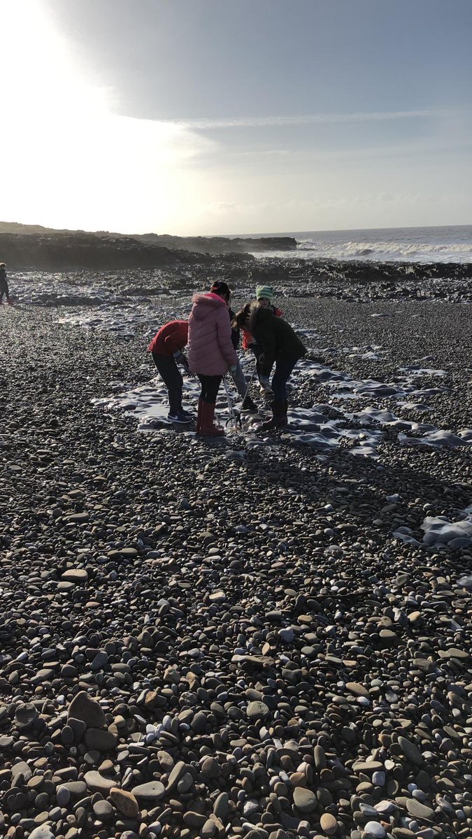 Springwood_Prm's tweet photo. What a beautiful day for a beach clean with our friends @BirchgrovePrm #springeco #erasmus #plasticsproject https://t.co/Uy5n3sBNlk