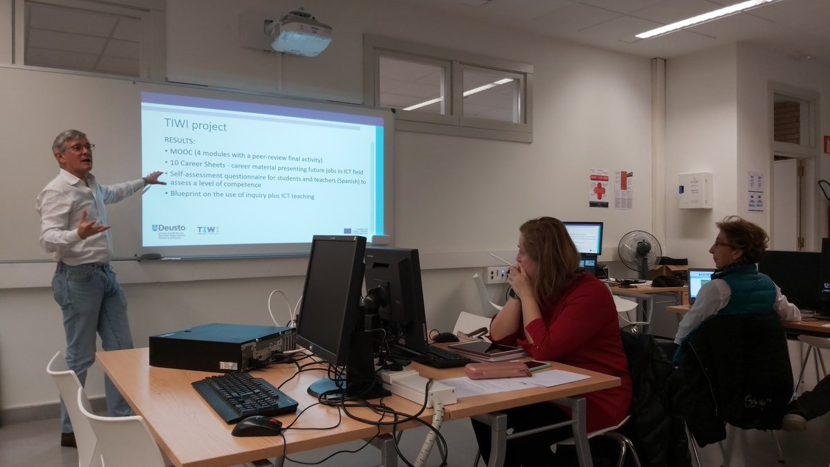 rafaelmb_1's tweet image. Arranca evento multiplicador del #TIWIProject en @deustoLearning Repasando algunos de los hitos del proyecto como el #MOOC disponible en tiwi.eun.org