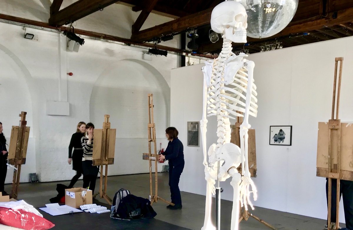 ParkerHarrisCo's tweet photo. Great Life Drawing workshop with Lindsay Sekulowicz from 
@RoyalDrawing this morning at @artsTBW!

Another session is available from 2pm to 4pm and more talks &amp; classes are held for @TBWDrawingPrize this week.

Click here for the full list of events: https://t.co/0VD7LlHM0C https://t.co/CPJvB3RJVX