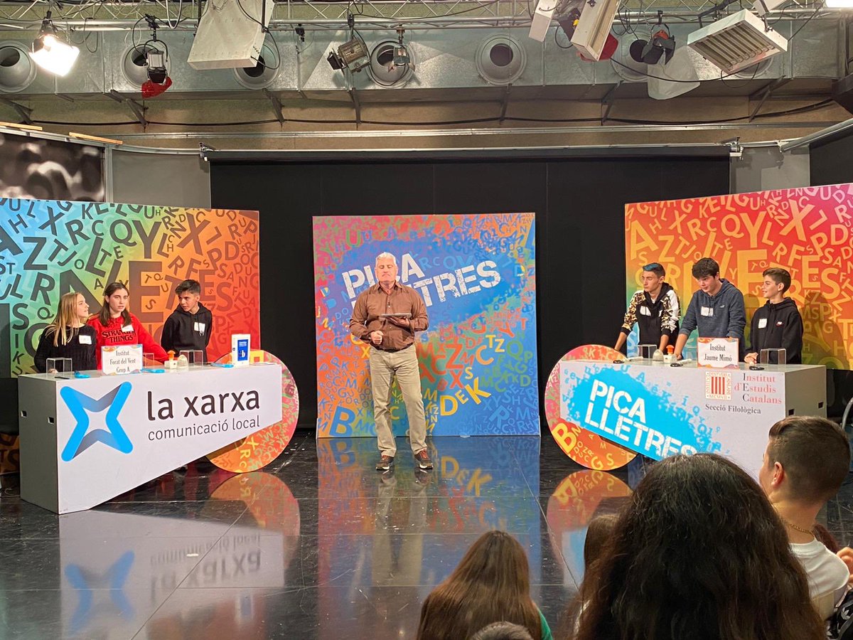 InsForatdelvent's tweet photo. Concurs Pica Lletres 2020. Ahir vam participar en el concurs lingüístic en Llengua Catalana dos grups de Tercer d’ESO. I van fer un paper magnífic! Avui estem esperant a veure si ens classifiquem per les “semis”! Ho van fer molt bé! 💪🏼💪🏼💪🏼 #català #3rdESO @InsForatdelvent https://t.co/nKWf6OPzAc