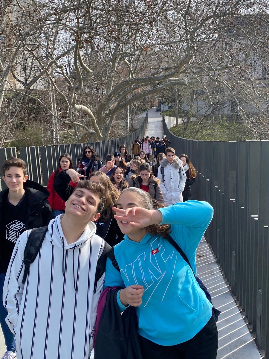 InsForatdelvent's tweet photo. Concurs Pica Lletres 2020. Ahir vam participar en el concurs lingüístic en Llengua Catalana dos grups de Tercer d’ESO. I van fer un paper magnífic! Avui estem esperant a veure si ens classifiquem per les “semis”! Ho van fer molt bé! 💪🏼💪🏼💪🏼 #català #3rdESO @InsForatdelvent https://t.co/nKWf6OPzAc
