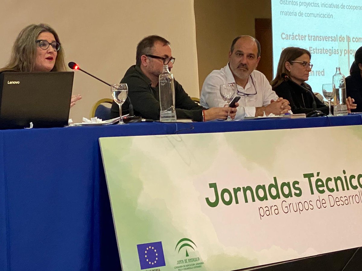 🗣<a href="/RoGomezRomero/">Rocío Gómez Romero</a> periodista de <a href="/Aljarafe_Donana/">GDR Aljarafe-Doñana</a> defiende que #sin comunicación no hay gobernanza, ni diálogo y tampoco #LEADER” 🇪🇺#desarrollorural #JornadasTecnicas