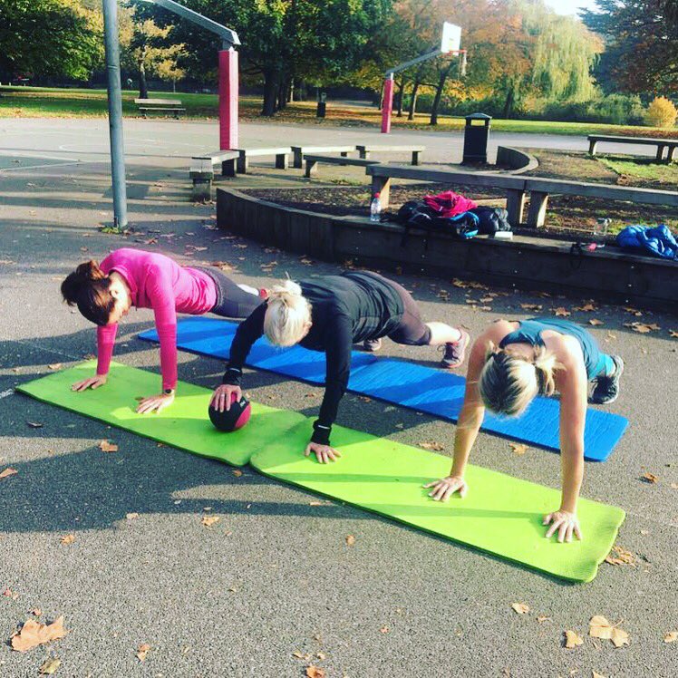 podfitnesslond1's tweet image. Small-group personal training sessions - tailored, fun &amp;amp; effective. It’s what we do best. Sunshine helps 😉 #grouppersonaltraining #pt #outdoorfitness #hammersmith #ravenscourtpark