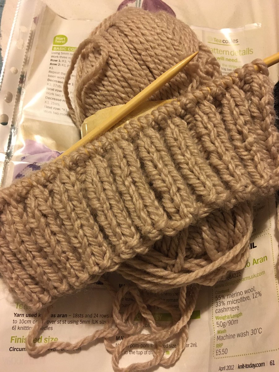 HandKnittedLove's tweet photo. Beginners knitting workshop on Saturday afternoon 1-3pm @CastleParkArt #Frodsham 5 places still available there will be cake 🍰 too! 😊☕️🍰🧶DM if you want to book, knitting is a lovely hobby and very therapeutic too! #indie #woolshop #beginnersknitting #workshop #cheshire #knit https://t.co/bGmEWyZe8P