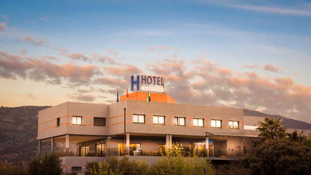 AtletasPopPlas's tweet photo. Muchas gracias a HOTEL CIUDAD DEL JERTE por su colaboración en #MMPlasencia2020. Sin vosotros sería imposible celebrar la Media Maratón de Plasencia. Gracias! https://t.co/XrxeVEzs1U