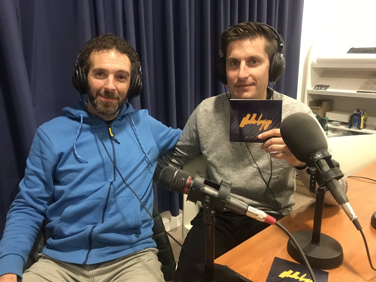 Jazzcat_CAT's tweet photo. Parlant sobre el nou disc #flabiology, #JazzCat i el concert d’aquest diumenge a @arbucies. @radioarbucies  @flabiol300 @festaflabiol https://t.co/Zcutxzokkk