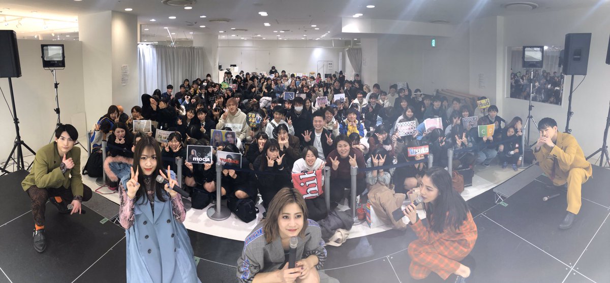 lol_avex's tweet photo. 本日は池袋マルイにてlol live circuit 2020-lightning-にお越し頂きありがとうございました😆✨
次回は2/1(土)イオンモール京都にてお待ちしております‼️
宜しければアンケートのご協力をお願いします🙇♂️
https://t.co/BMuIv94pLg
#lol #エルオーエル #lightning #blaaaw #LLC2020 https://t.co/WUI16Y0p17