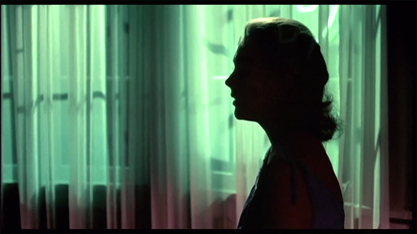 PhilmsMag's tweet image. Fotograma de "Vértigo", 1958. Alfred Hitchcock.
.
"Atópico, el otro hace temblar el lenguaje: no se puede hablar de él, sobre él; todo atributo es falso, doloroso, torpe, mortificante". 
(R. Barthes. "Fragmentos de un discurso amoroso")