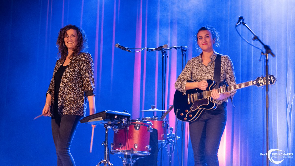 PaysdesAchards's tweet photo. #LESHIVERNALES 🥁🎸
À l'occasion de la dernière soirée des Hivernales, vous avez pu (re)découvrir le groupe Vendéen #Mariluce. Chaque année, des artistes locaux font profiter de leurs talents au public du #PaysdesAchards et de la #Vendée ! https://t.co/vhsoSccgVZ
