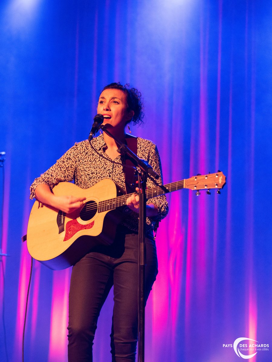 PaysdesAchards's tweet photo. #LESHIVERNALES 🥁🎸
À l'occasion de la dernière soirée des Hivernales, vous avez pu (re)découvrir le groupe Vendéen #Mariluce. Chaque année, des artistes locaux font profiter de leurs talents au public du #PaysdesAchards et de la #Vendée ! https://t.co/vhsoSccgVZ