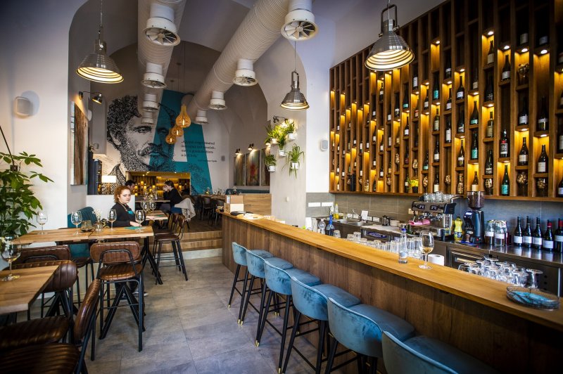 welovebudapest's tweet photo. Affordable Hungarian cuisine (and wine!) available on Andrássy utca.
#budapest #hungarian #cuisine #hungary #andrassyut #andrassy #wheretoeat #newrestaurant #food #foodies
https://t.co/4EJ7CJlLjl https://t.co/zXY8zBpVCU