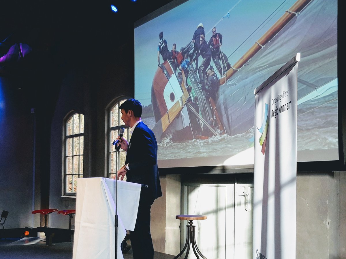 mleseman's tweet image. @HVRGroup betrokken bij organisatie personeelsbijeenkomst #omgevingsdienstarnhem  Directeur #rubenvlaander licht de plannen organisatieontwikkeling toe.