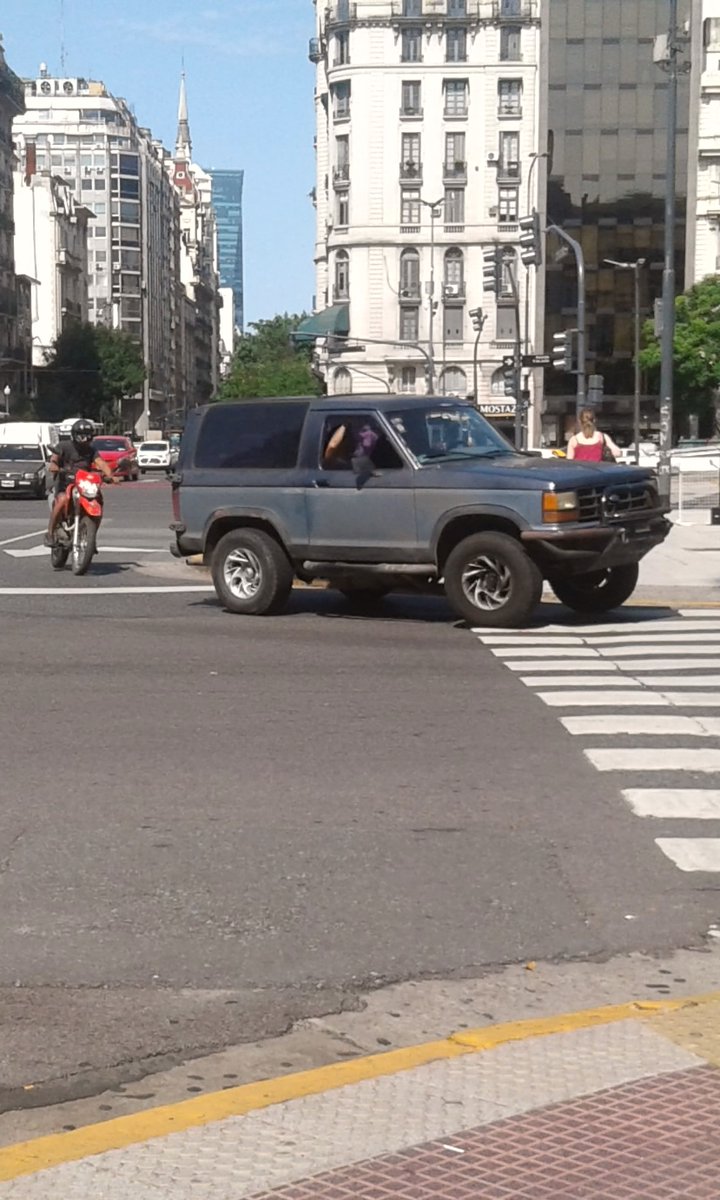 Autazos's tweet photo. ¿Explorer corta de los 90 x el centro?
#autazo https://t.co/VscceC2QT2