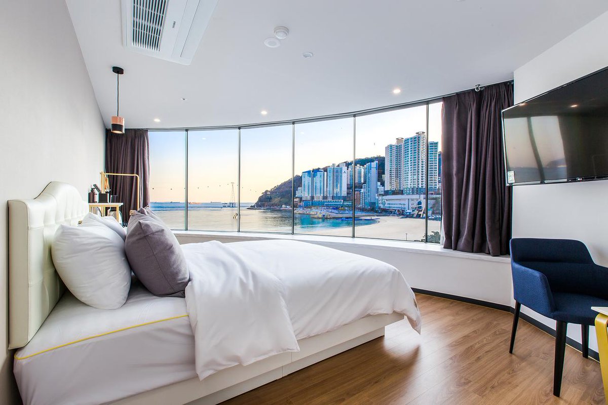 nonnaidii's tweet photo. Brown-Dot hotel ที่พักเกาหลี ปูซาน วิวหลักล้านมากติดชายหาด Songdo เลย ราคาเริ่มต้นหลักร้อย ห้องวิวทะเลในรูปคืนละ 2,000 นิดเอง (นอน2คน) มีมินิมาร์ทติดที่พัก ใกล้สถานี Jagalchi Station ทางออก 2 #รีวิวเกาหลี #รีวิวปูซาน

ลิ้งค์จองในอะโกด้า >> https://t.co/eXrTGn8QaM https://t.co/yhr7btL5uN